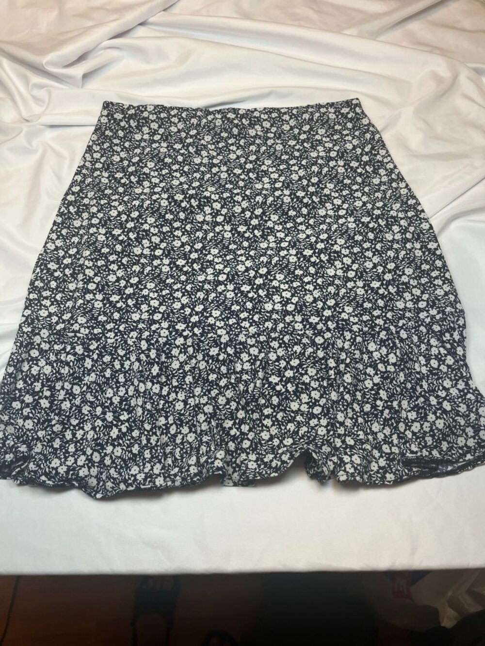 Navy-and-White Floral A-line Skirt with Mermaid-Style Hem-Chaps XL - Picture 3 of 7